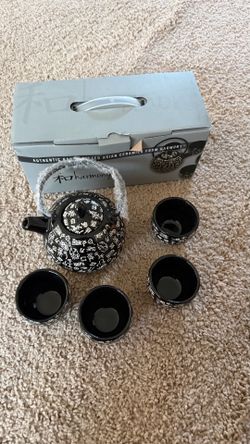 Tea pot & cups set