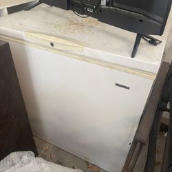Compact Chest Freezer – Works Great – Garage Ready