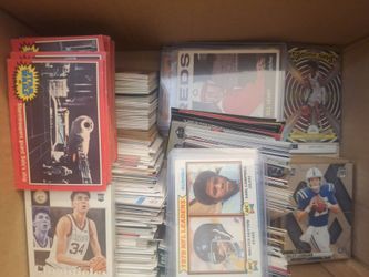 FUN LOT!!!!Over a 1000 new,old, MLB, NFL,Soccer, NBA, Star Wars, Jaws, Battlestar Galactica