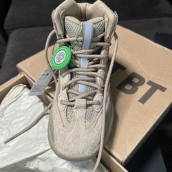 Adidas Yeezy Desert Boot Size 7 Women’s 