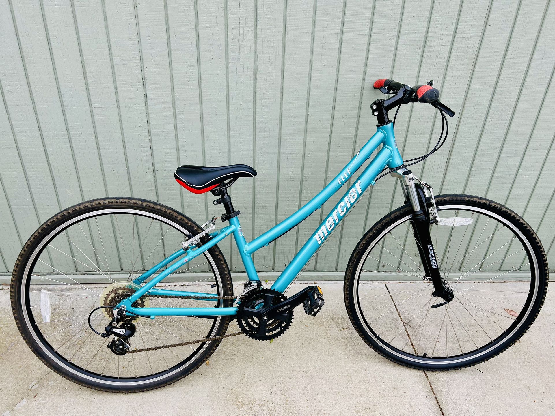 Women's Hybrid Bike- Small Frame (Like New)