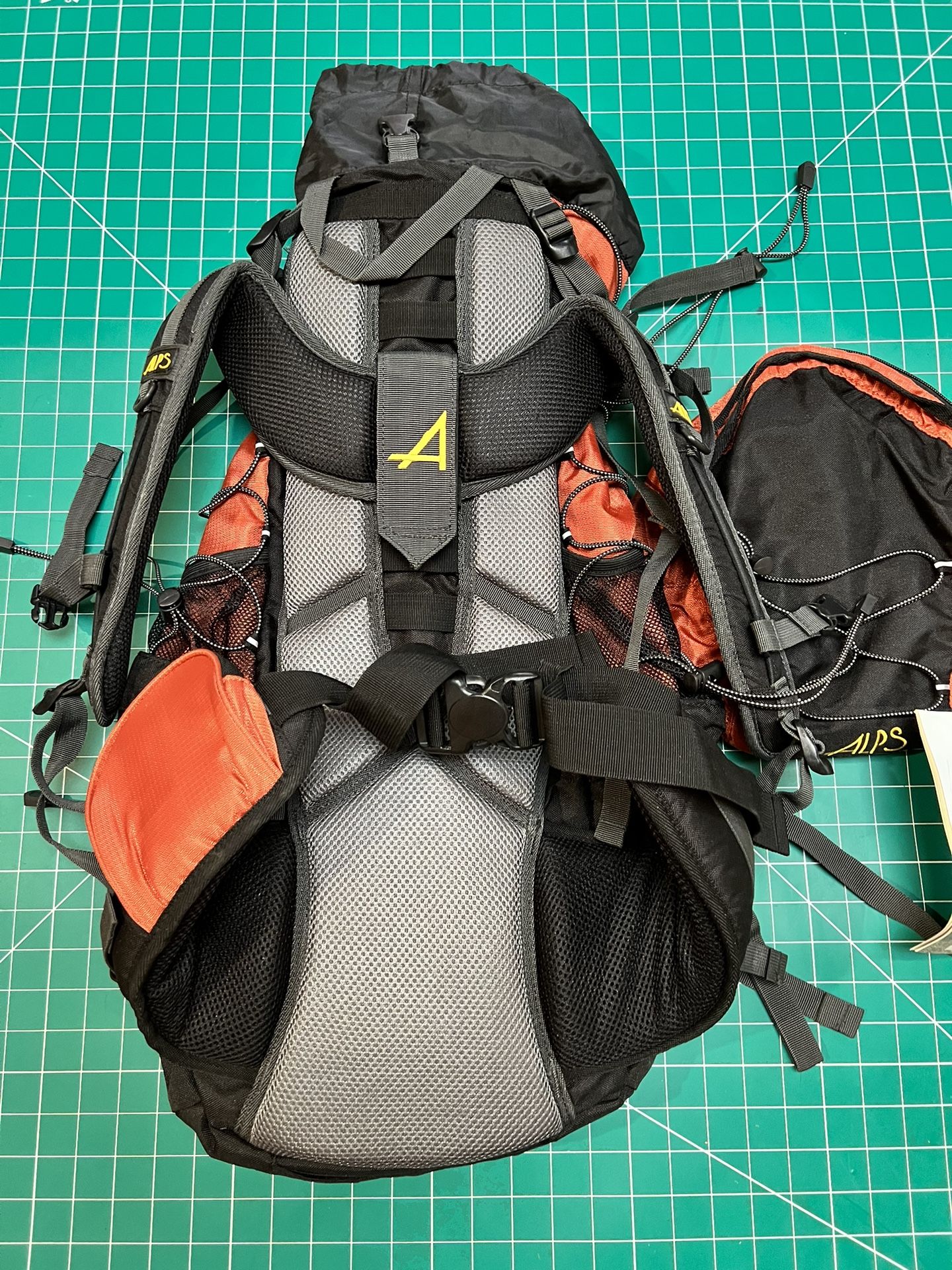 ALPS Mountaineering Orizaba - Thumbnail 2