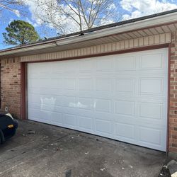 Garage Door / Puerta De garage 