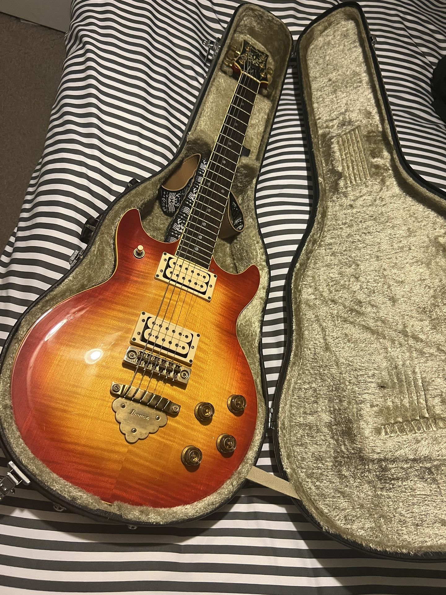 Ibanez JAZZ ARTIST