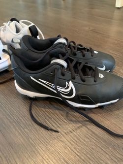 Baseball shoes size 4
