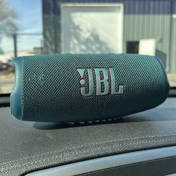 JBL Charge 5 USB C
