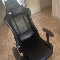 GTRACING CHAIR W/ footrest! 