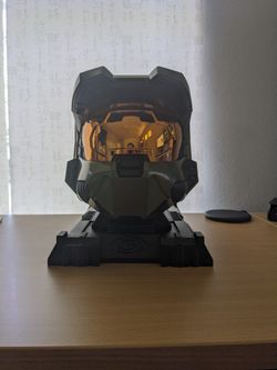 Halo Master Chief Helmet And Game Stand