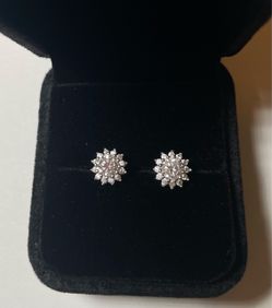 VVS1 Moissanite Floral Earrings