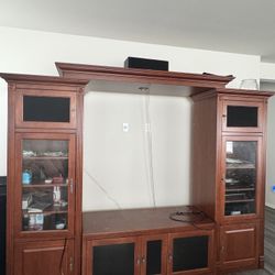 65’ TV Media Center 