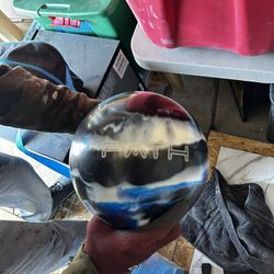 Pyramid Path bowling ball