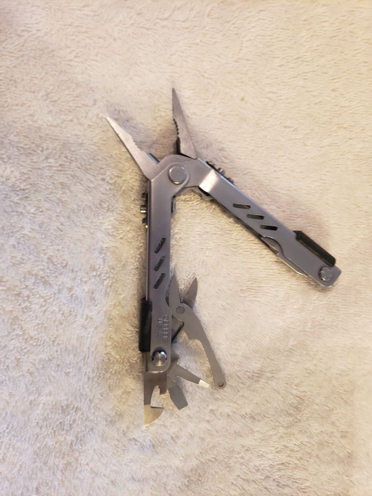 MULTI-PLIER 400 COMPACT SPORT - STAINLESS.