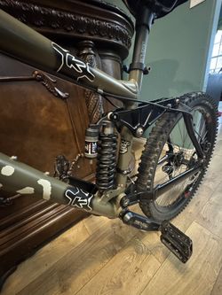 2005 Kona stinky Downhill Mountain Bike