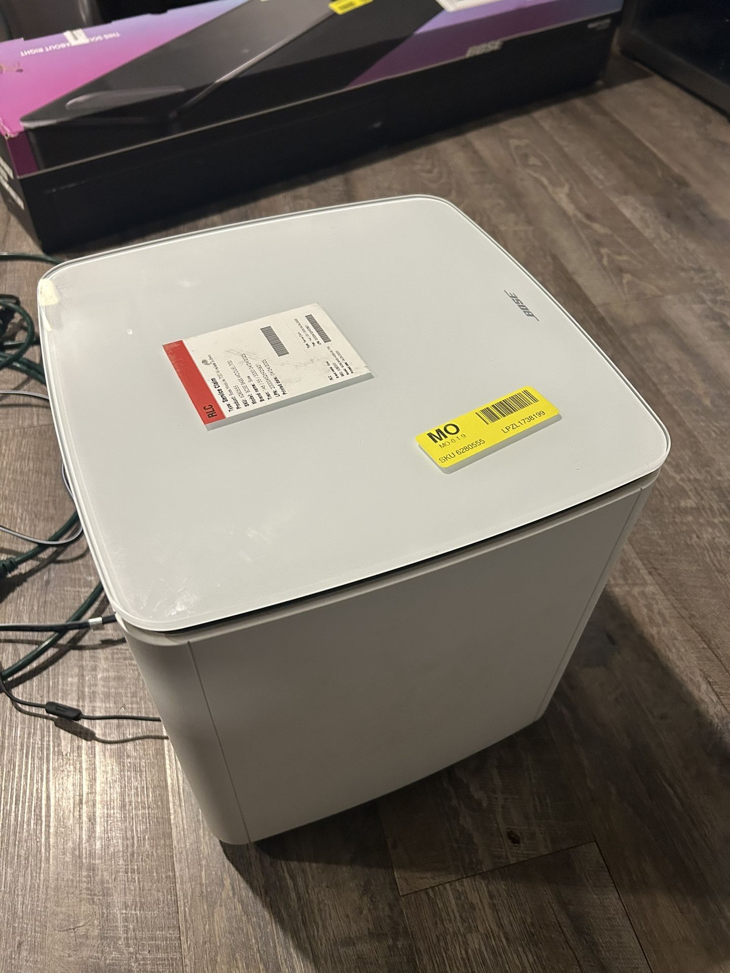 Bose - Bass Module 700 Wireless Subwoofer - Arctic White. In great condition. Fully functional