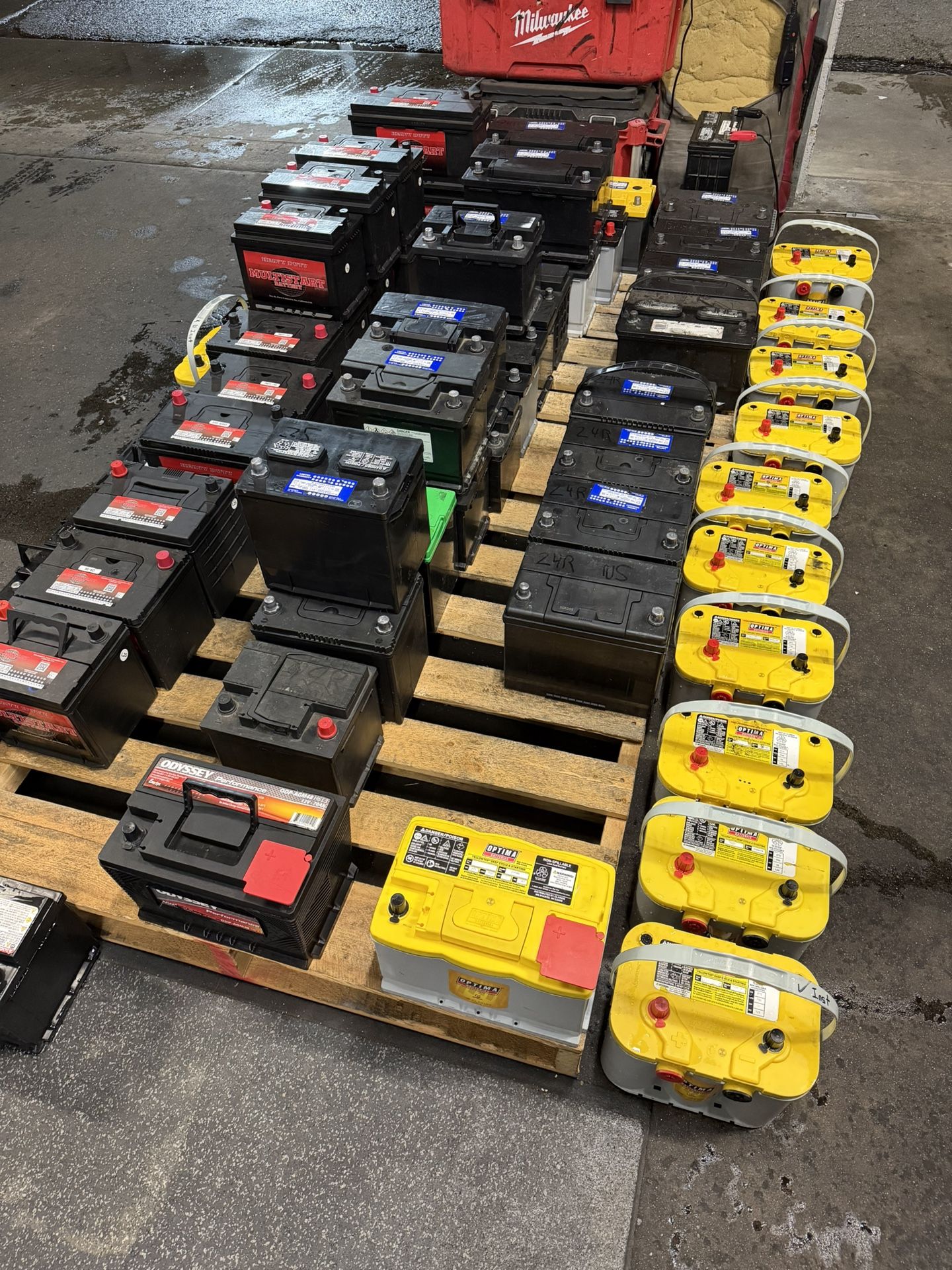 Car Battery 24f H5 34 78 65 48 49 47 H6 H7 51r 94r 86 H8 H9 Truck SUV And Car Batteries with Warranty. $60 + Core. Bateria para cualquier carro COVINA