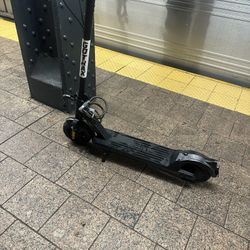 Like New GoTrax Electric Scooter ECLIPSE 10” Tire