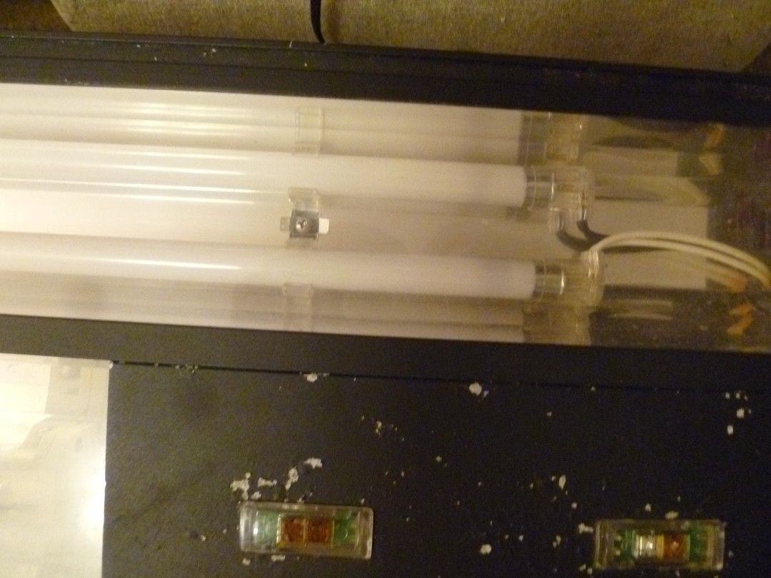 Odyssea ADV Plus Series Metal Halide + T5HO Aquarium Light Fixture – 36” w/  Ballasts – $125, image size:1080x810