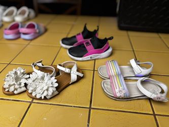 Girl Shoes Nike Sandals 9c $20