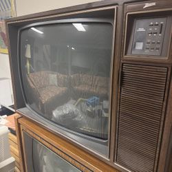 Free RCA Console TV (25" Screen)