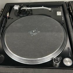 Pioneer Turntable In Case 