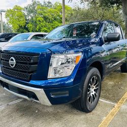 2021 Nissan Titán SV Crew Cab 