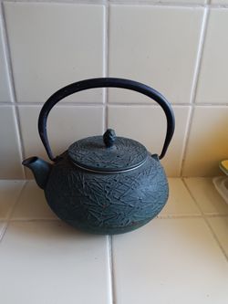 Vintage Cast Iron Tea Pot w/Insert Basket