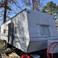 28 Ft 2001 Cherokee Camper 