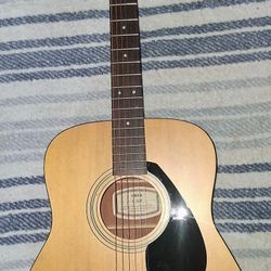 Yamaha Acoustic Guitar And Hard Case 