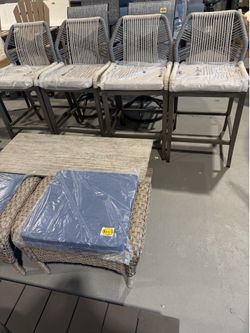 New- Set of 4 bar chairs for outdoor or indoor