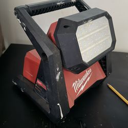 Milwaukee flood light and battery