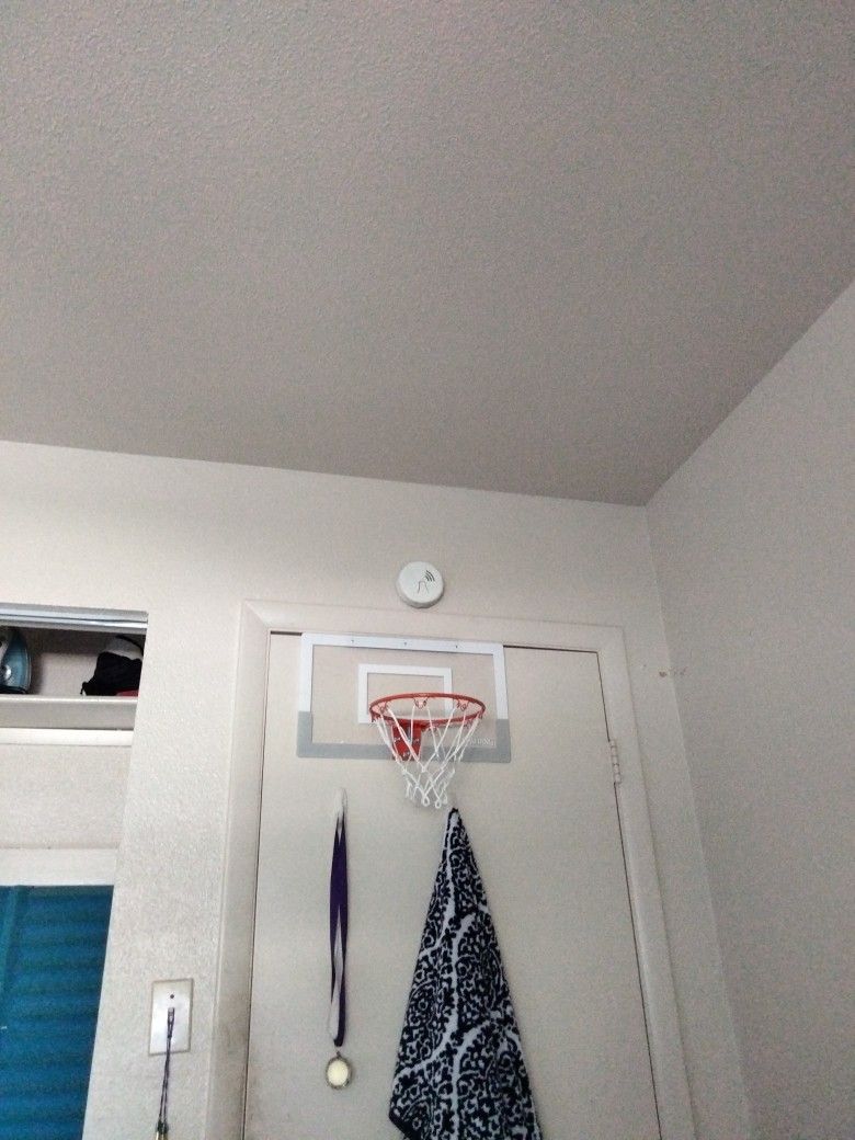 Mini Spalding Basketball Hoop With 2 Basketballs