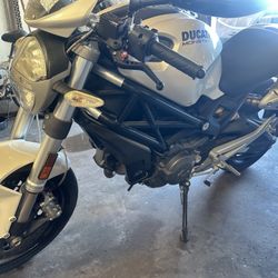 2009 Ducati Monster 696