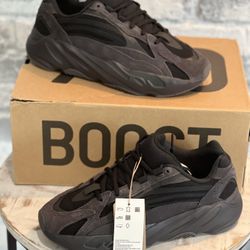 Adidas Yeezy Boost 700 V2 Vanta New Size 8