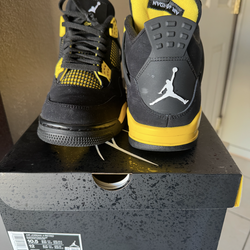 Black and yellow air jordan Thunders
