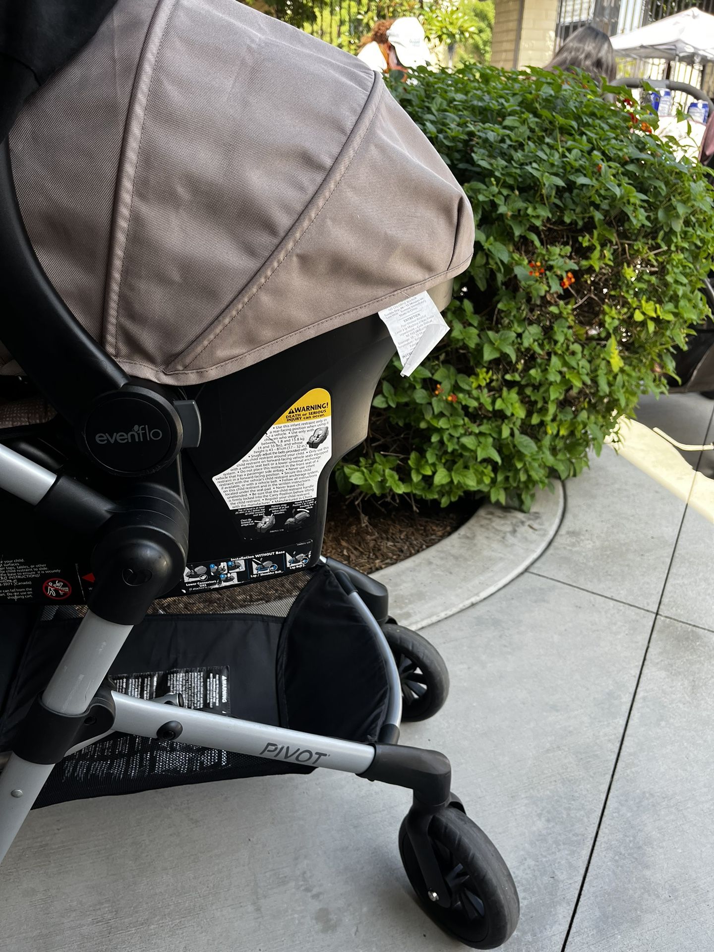 Evenflo Pivot Modular Travel System with LiteMax Infant Car Seat