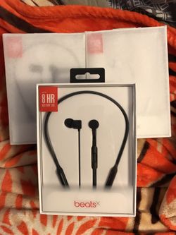 BRAND NEW/SEALED BeatsX (BLACK) **LATEST Wireless Earphone from BEATS**