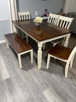 Beautiful solid wood table, 4 chairs, and a bench – excellent condition.