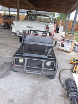 Kids land rover battery controlled car