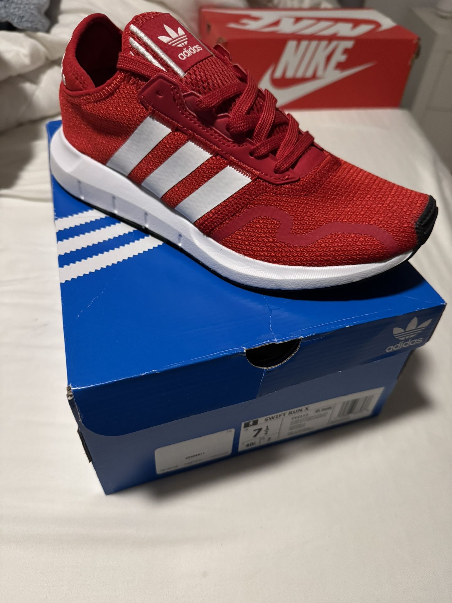 Adidas Swift Run 7.5 Men /9 Women