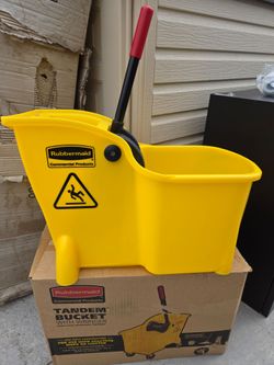 Rubbermaid Tandem Bucket  (Missing Wheels) New (Price Is Firm)
