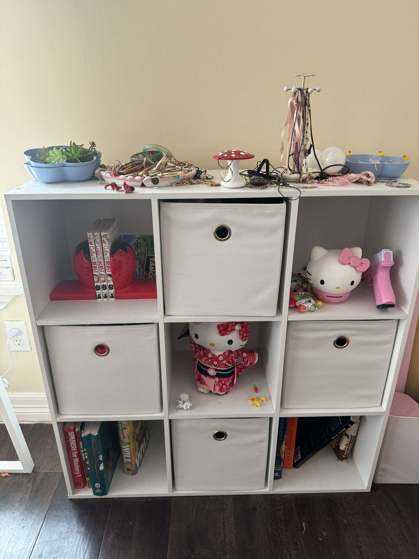 White Shelf / Dresser 