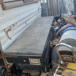     TOOL BOX.    (5 FT )