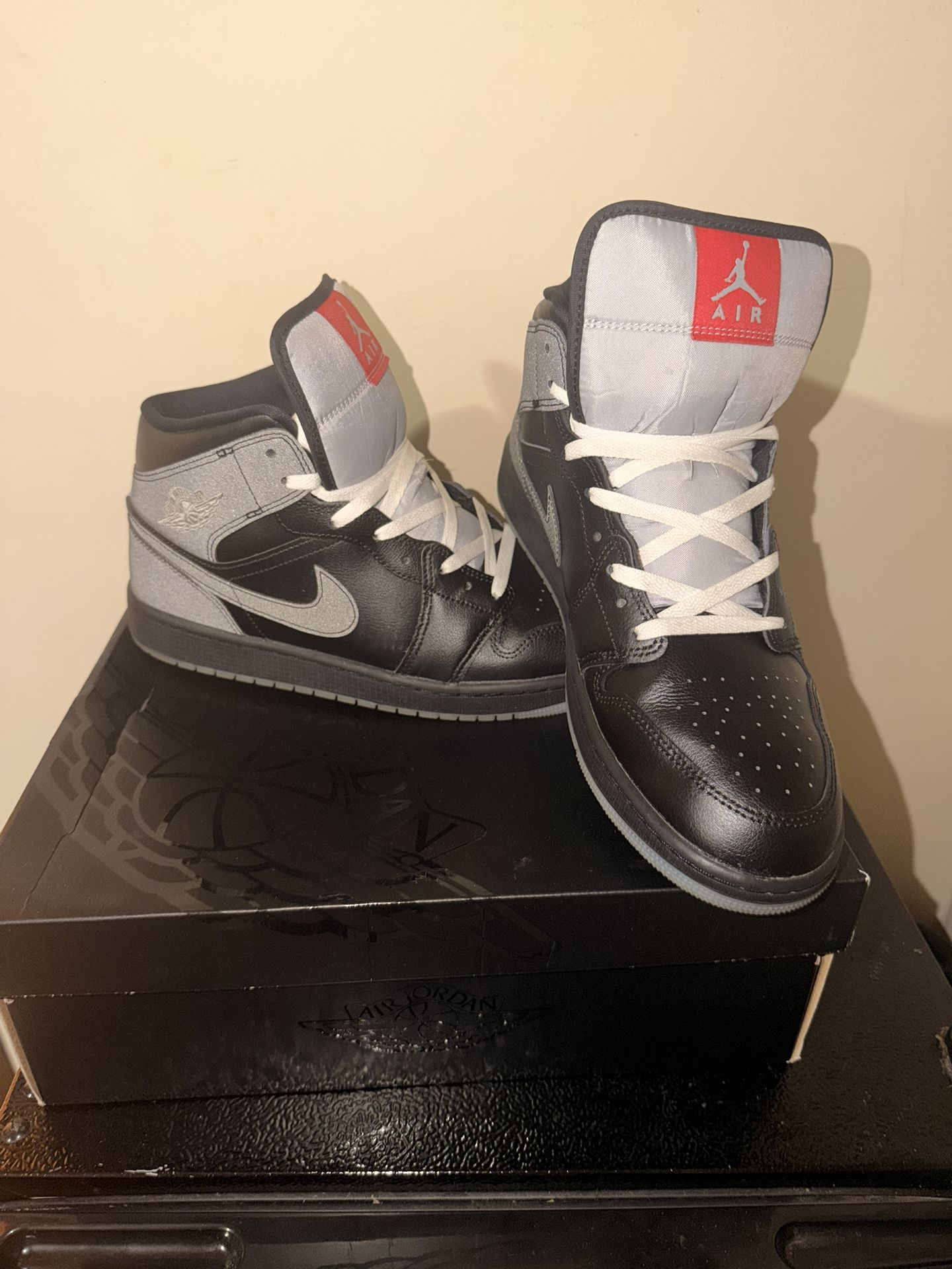 Jordan 1’s Black And Reflectors Gray 