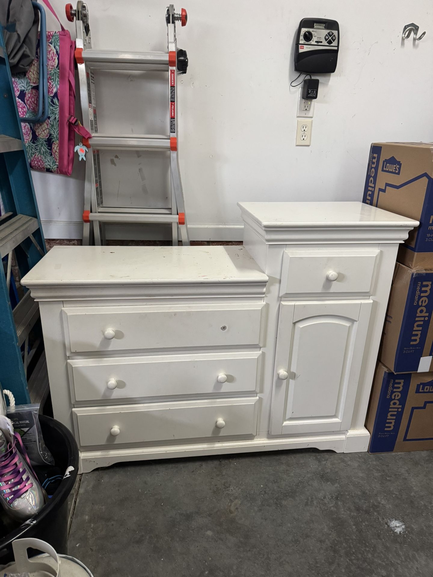 Changing Table ( Missing One Knob)