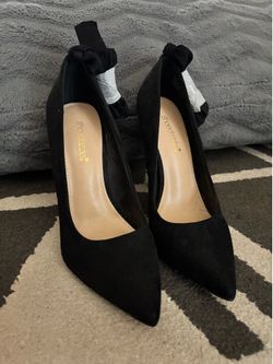Size 10 black lace up pump