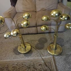 This item is a Mid-Century Modern "waterfall" eyeball table lamp, often attributed to designer Robert Sonneman. 