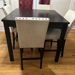 Table With Chairs 