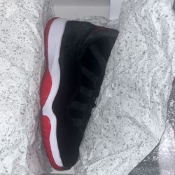 Jordan 11 Retro Bred velvet 