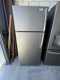 Ge Fridge Excellent Conditions . 