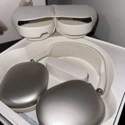 • Apple AirPods Max – Starlight | Excellent Condition + Case